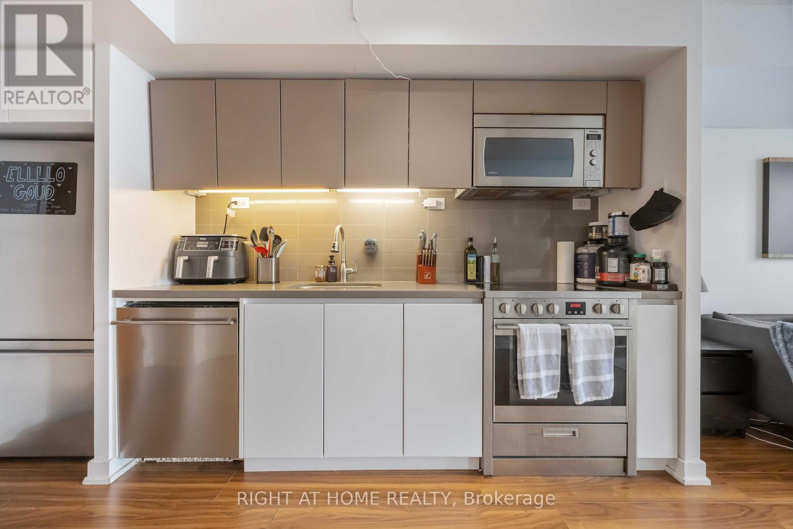 4109 - 85 Queens Wharf Road, Toronto, Ontario  M5V 0J9 - Photo 18 - C12427877