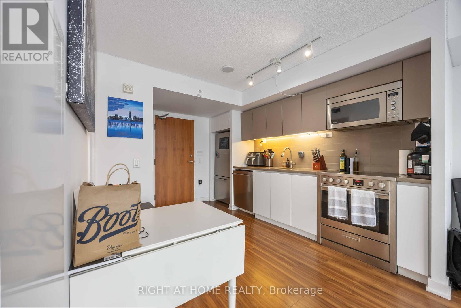 4109 - 85 Queens Wharf Road, Toronto, Ontario  M5V 0J9 - Photo 19 - C12427877
