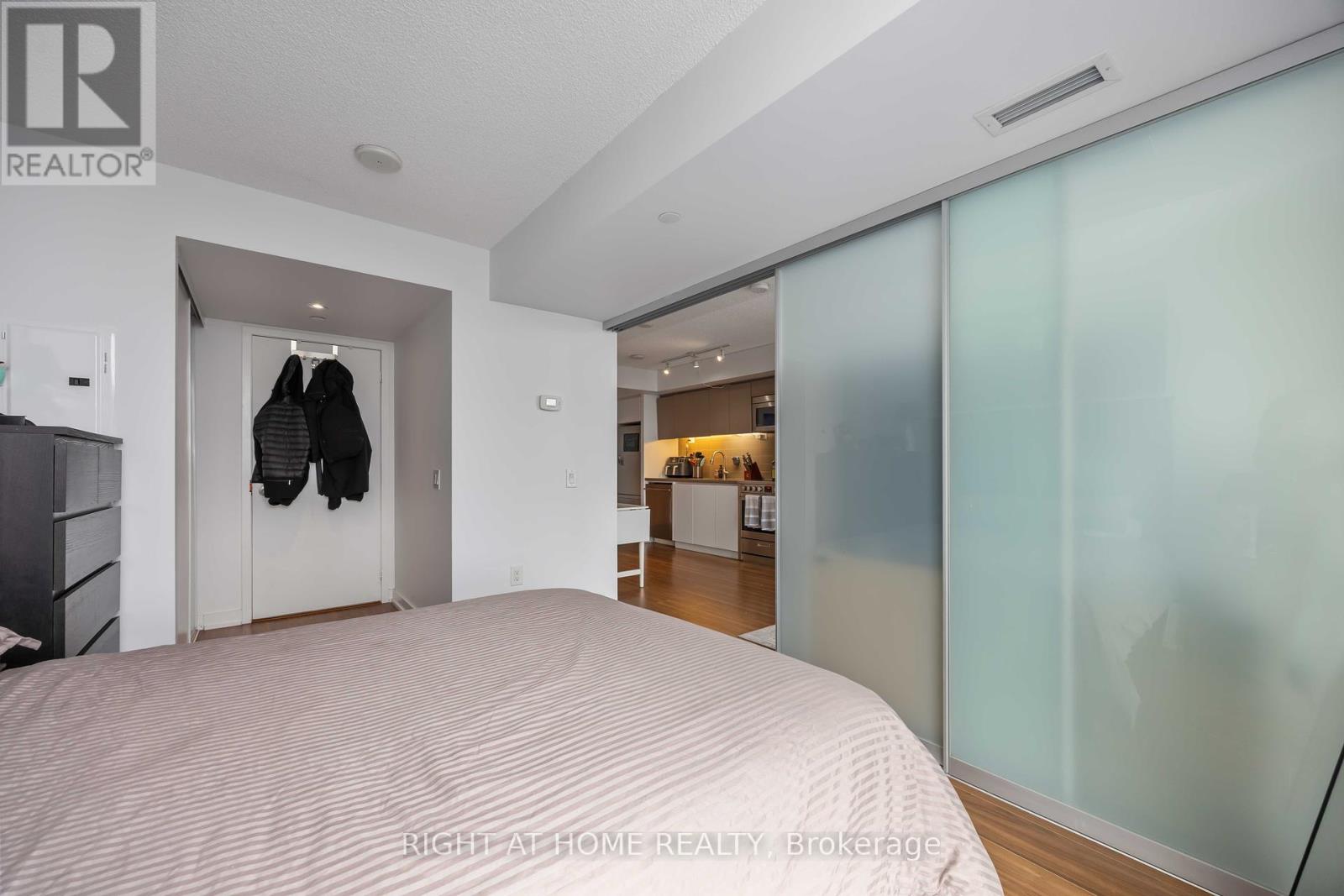 4109 - 85 Queens Wharf Road, Toronto, Ontario  M5V 0J9 - Photo 35 - C12427877