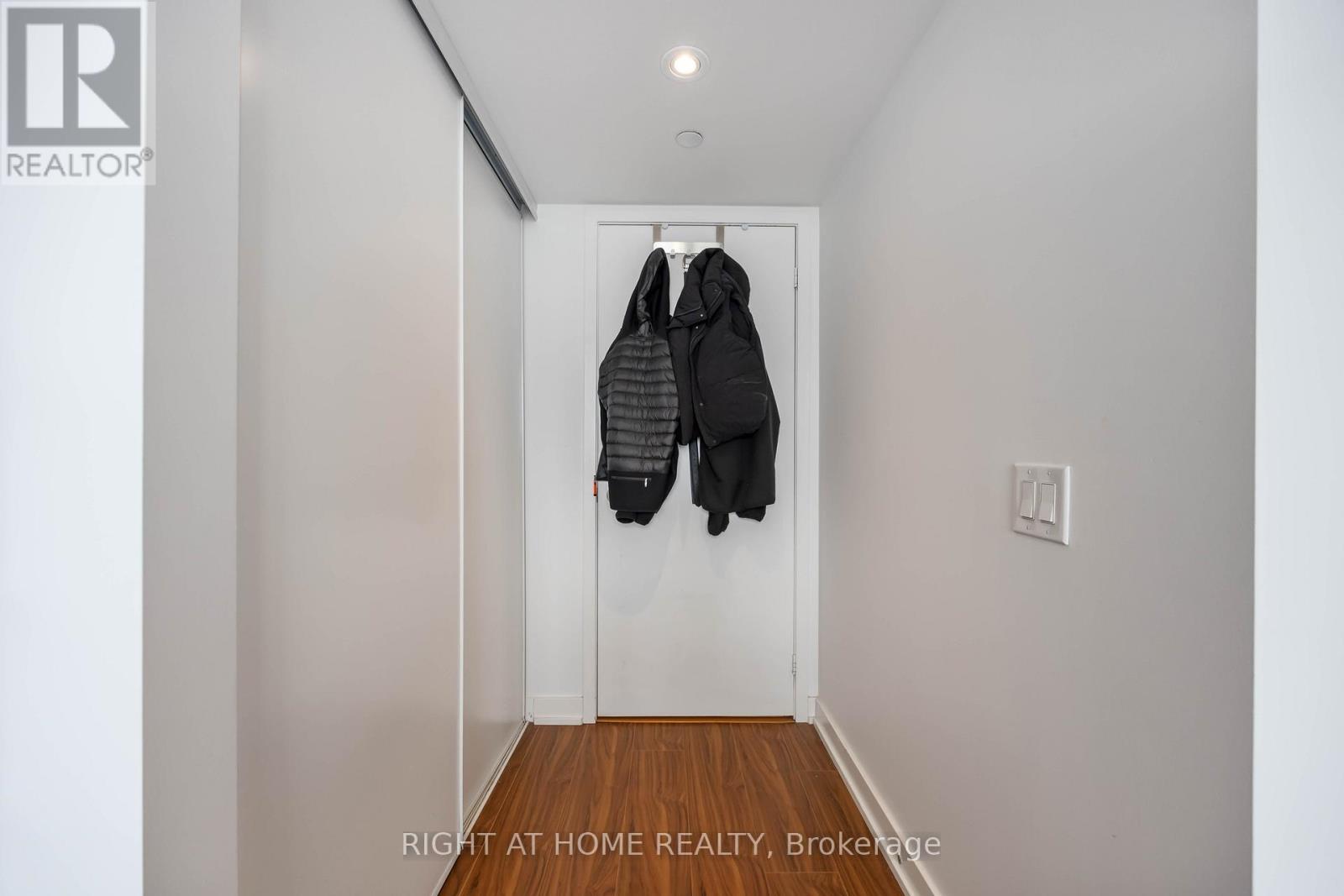 4109 - 85 Queens Wharf Road, Toronto, Ontario  M5V 0J9 - Photo 36 - C12427877