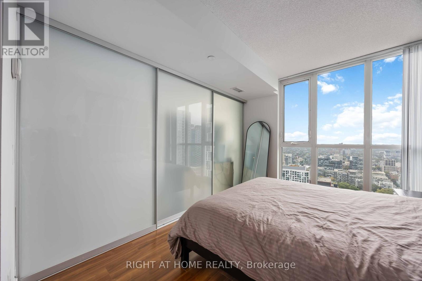 4109 - 85 Queens Wharf Road, Toronto, Ontario  M5V 0J9 - Photo 37 - C12427877