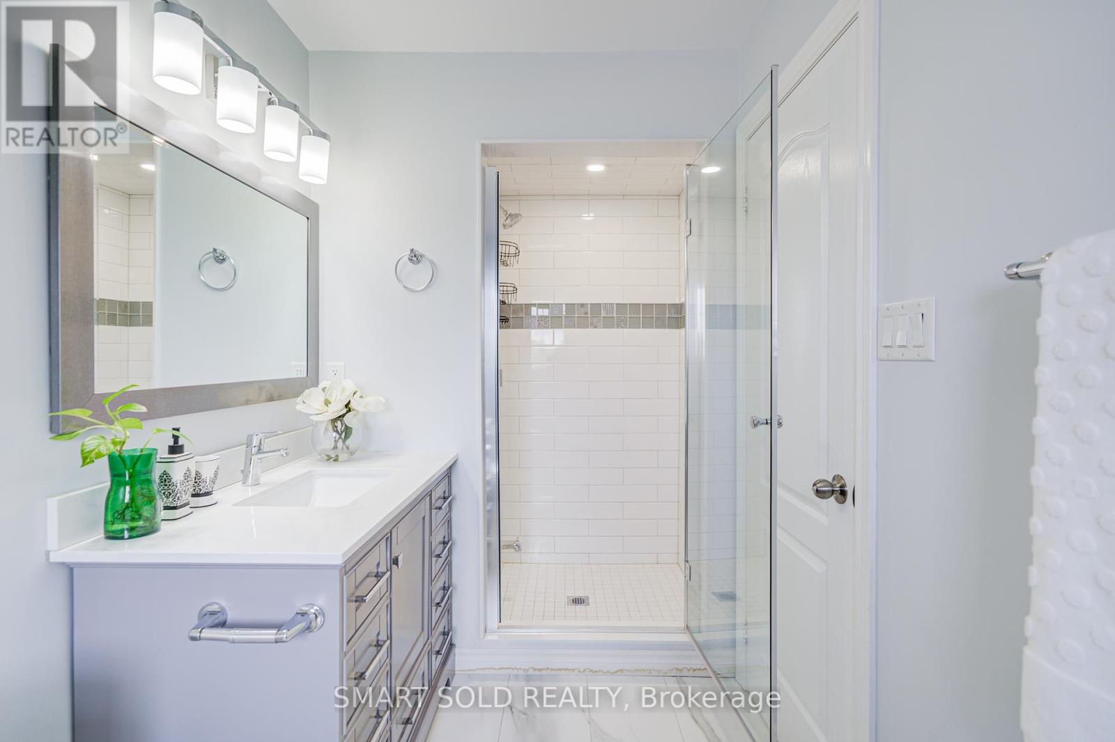 4 Thornhill Woods Drive, Vaughan, Ontario  L4J 8V3 - Photo 29 - N12427884