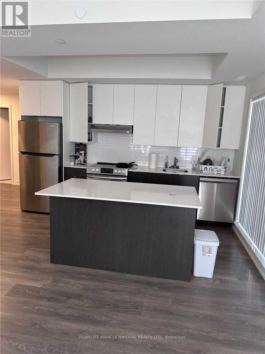 302 - 120 Canon Jackson Drive, Toronto, Ontario  M6M 0B8 - Photo 3 - W12427891
