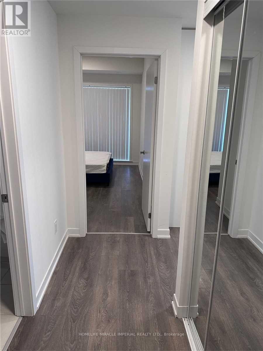 302 - 120 Canon Jackson Drive, Toronto, Ontario  M6M 0B8 - Photo 4 - W12427891
