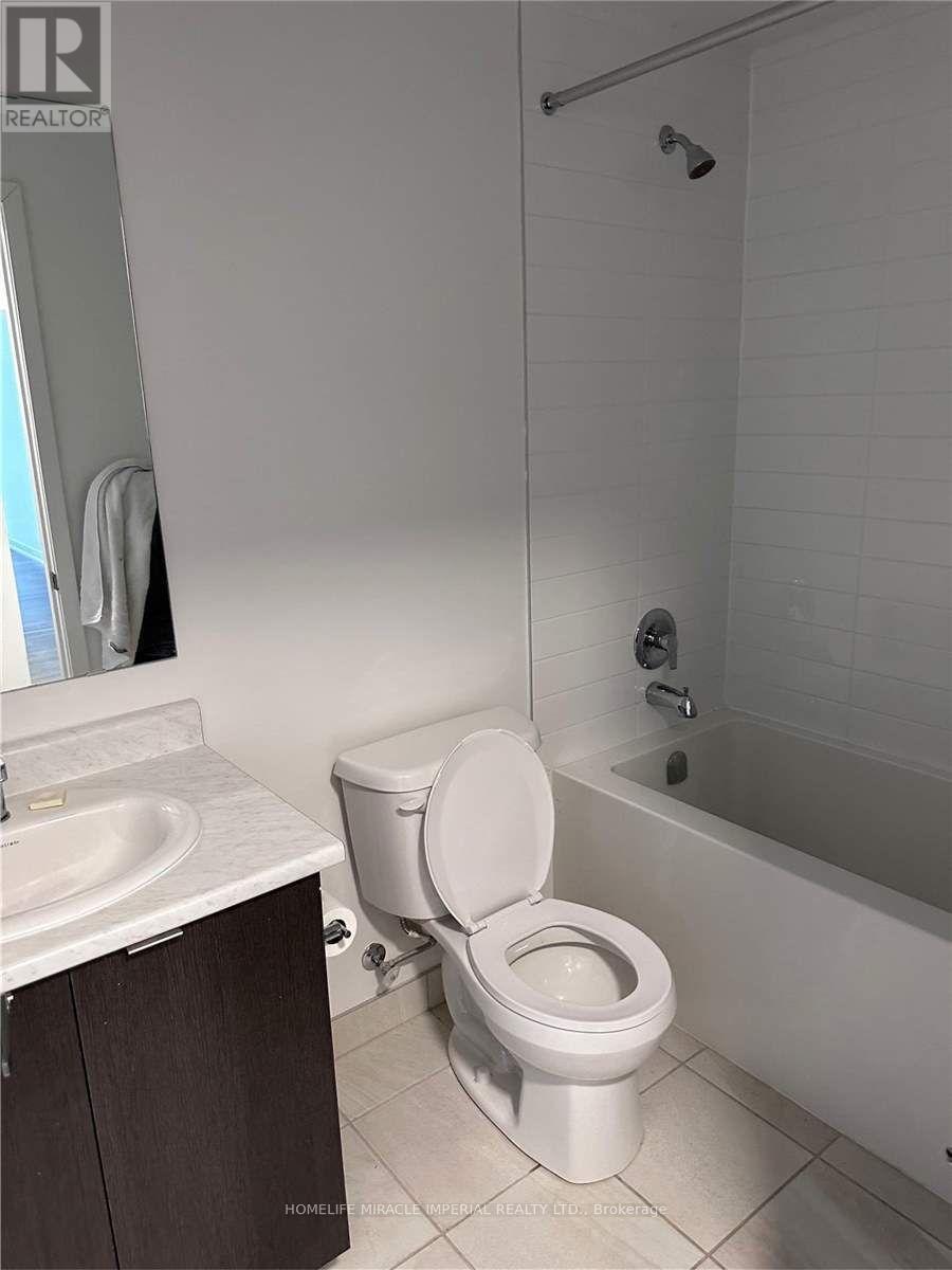 302 - 120 Canon Jackson Drive, Toronto, Ontario  M6M 0B8 - Photo 5 - W12427891