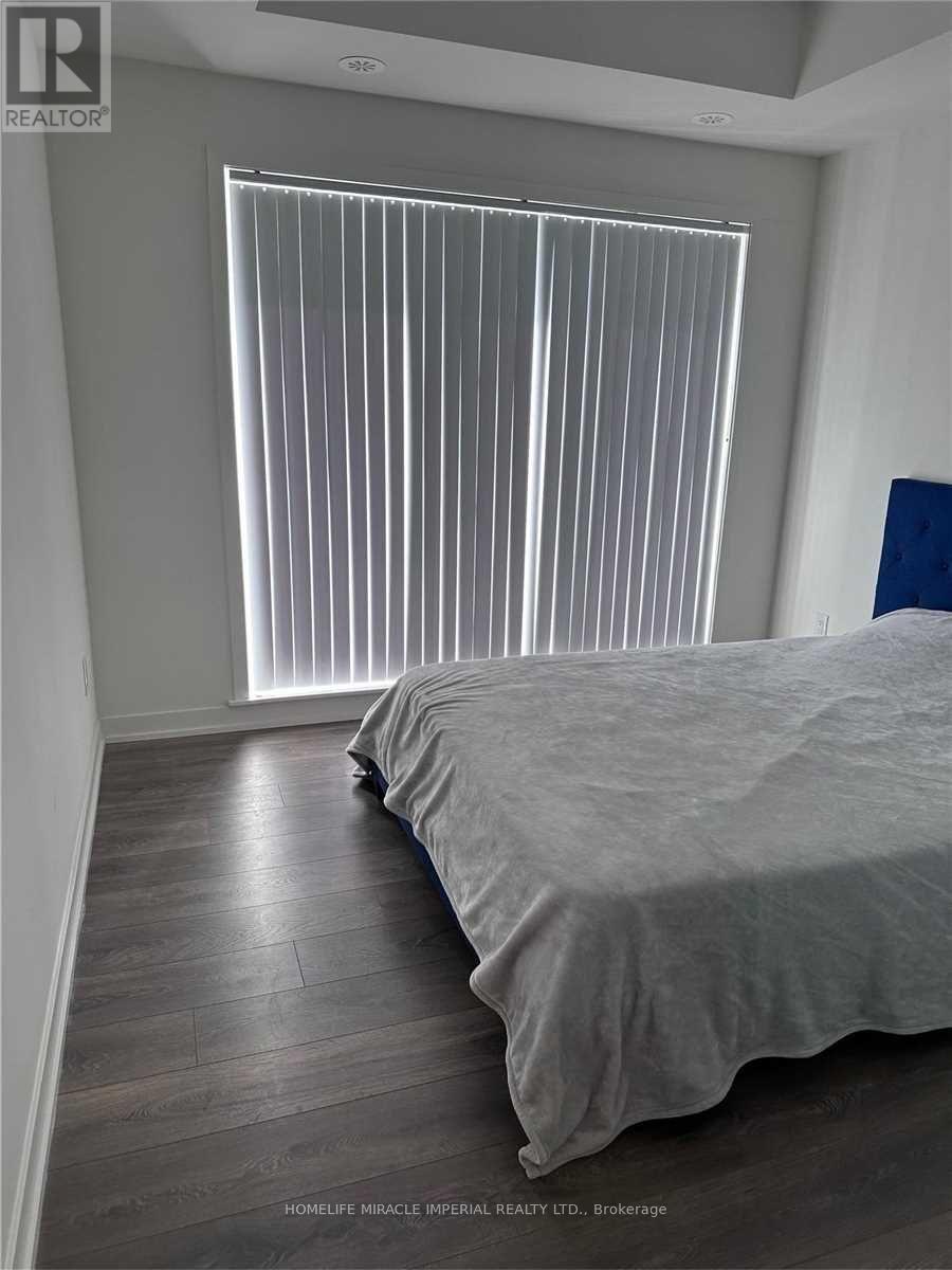 302 - 120 Canon Jackson Drive, Toronto, Ontario  M6M 0B8 - Photo 7 - W12427891