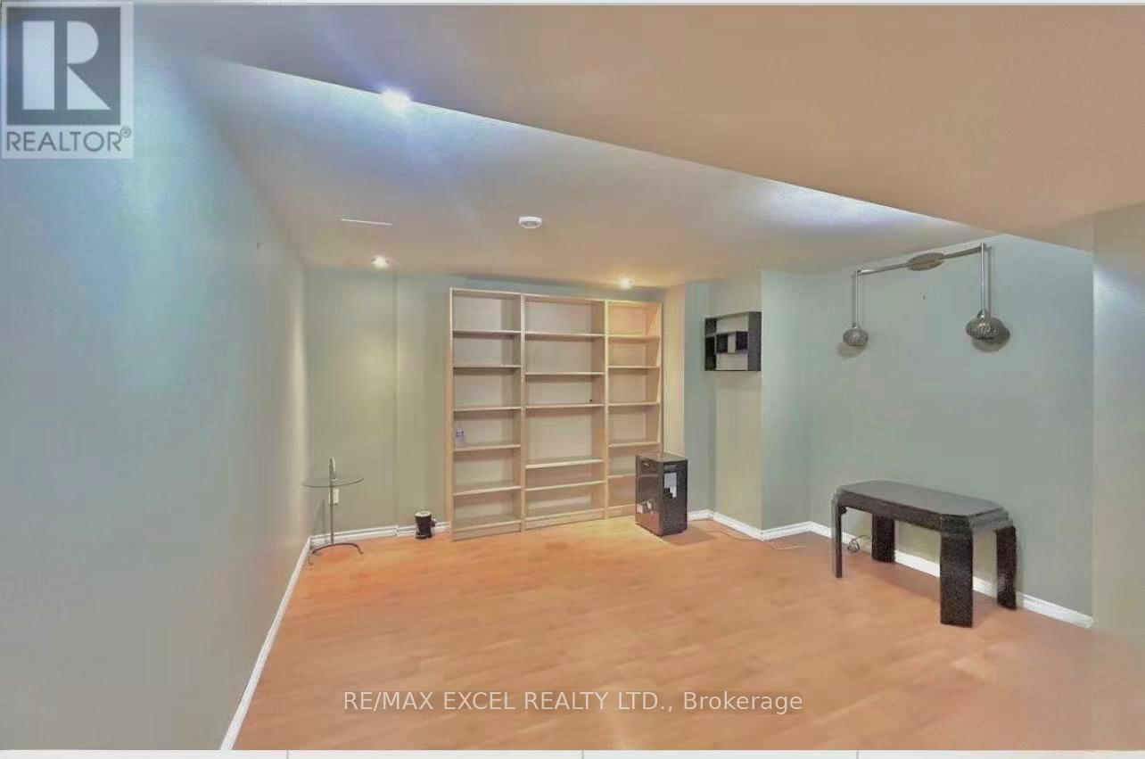 3225 Coldstream Road, Mississauga, Ontario  L5L 5J1 - Photo 3 - W12427895
