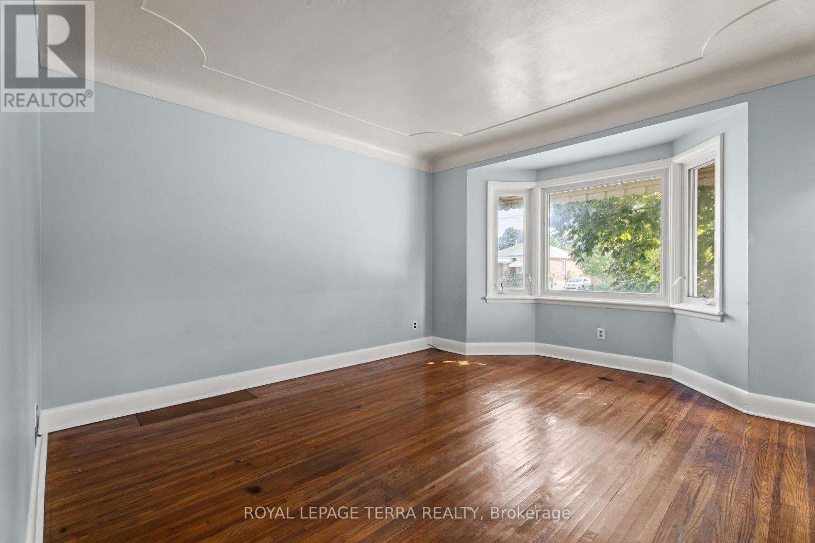 278 East 34th Street, Hamilton, Ontario  L8V 3W9 - Photo 12 - X12427872