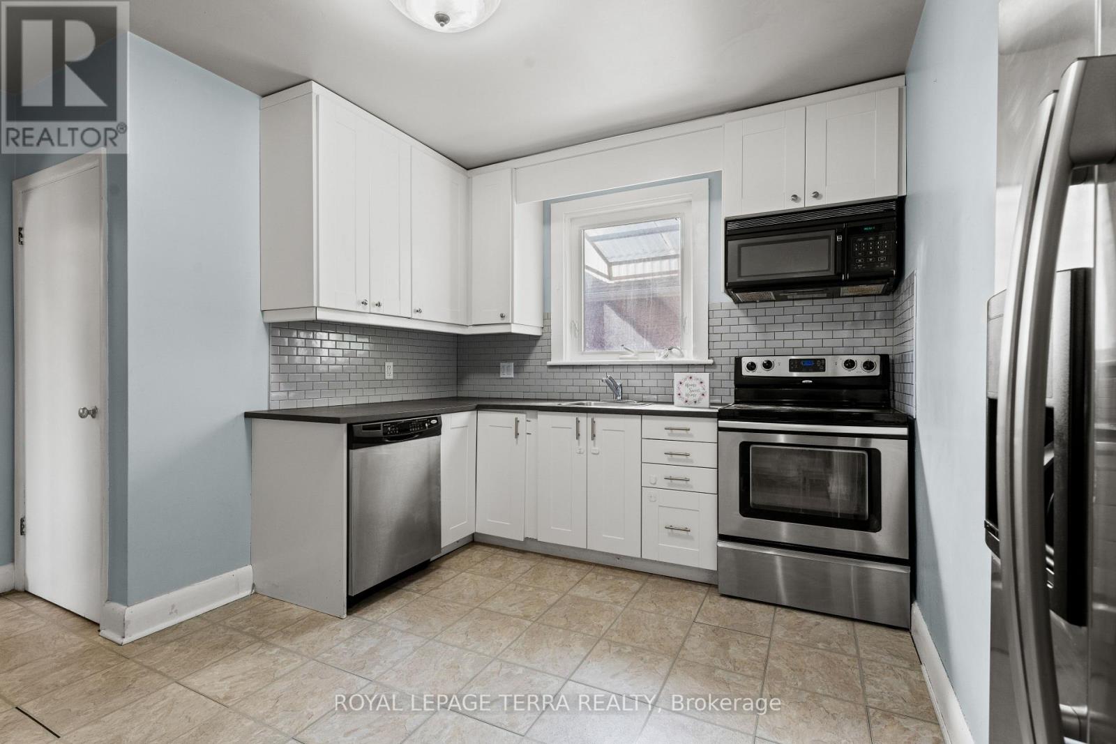 278 East 34th Street, Hamilton, Ontario  L8V 3W9 - Photo 14 - X12427872