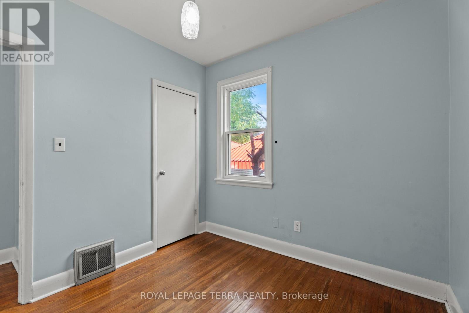 278 East 34th Street, Hamilton, Ontario  L8V 3W9 - Photo 22 - X12427872