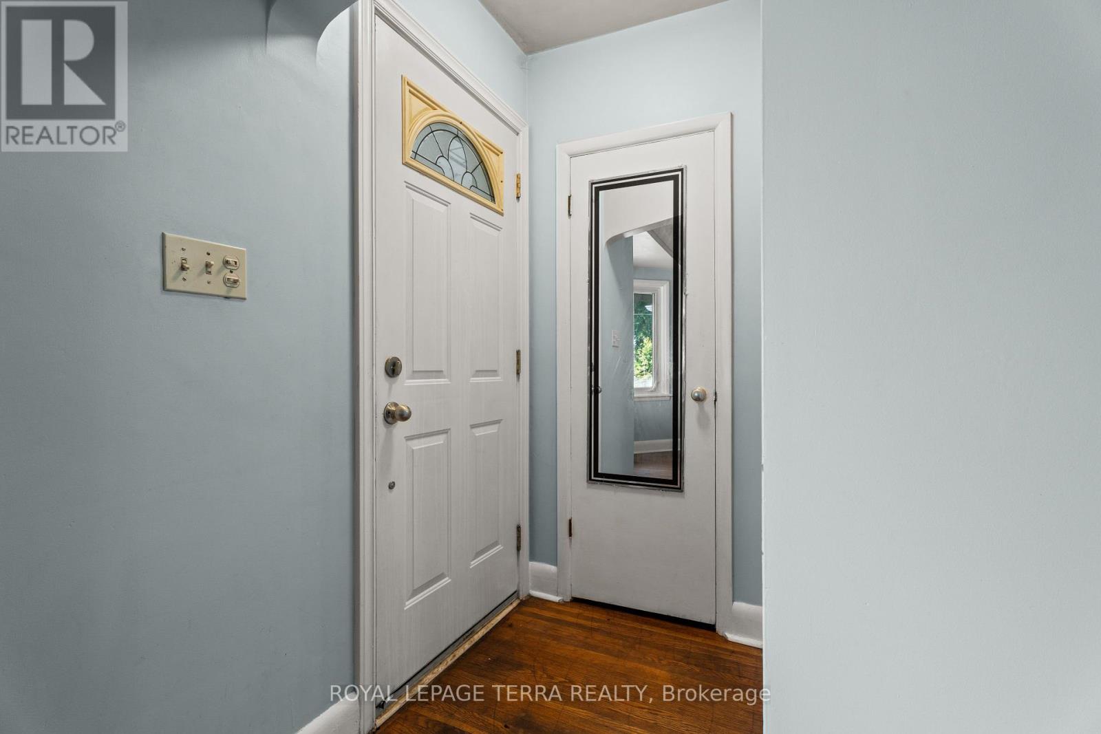 278 East 34th Street, Hamilton, Ontario  L8V 3W9 - Photo 7 - X12427872