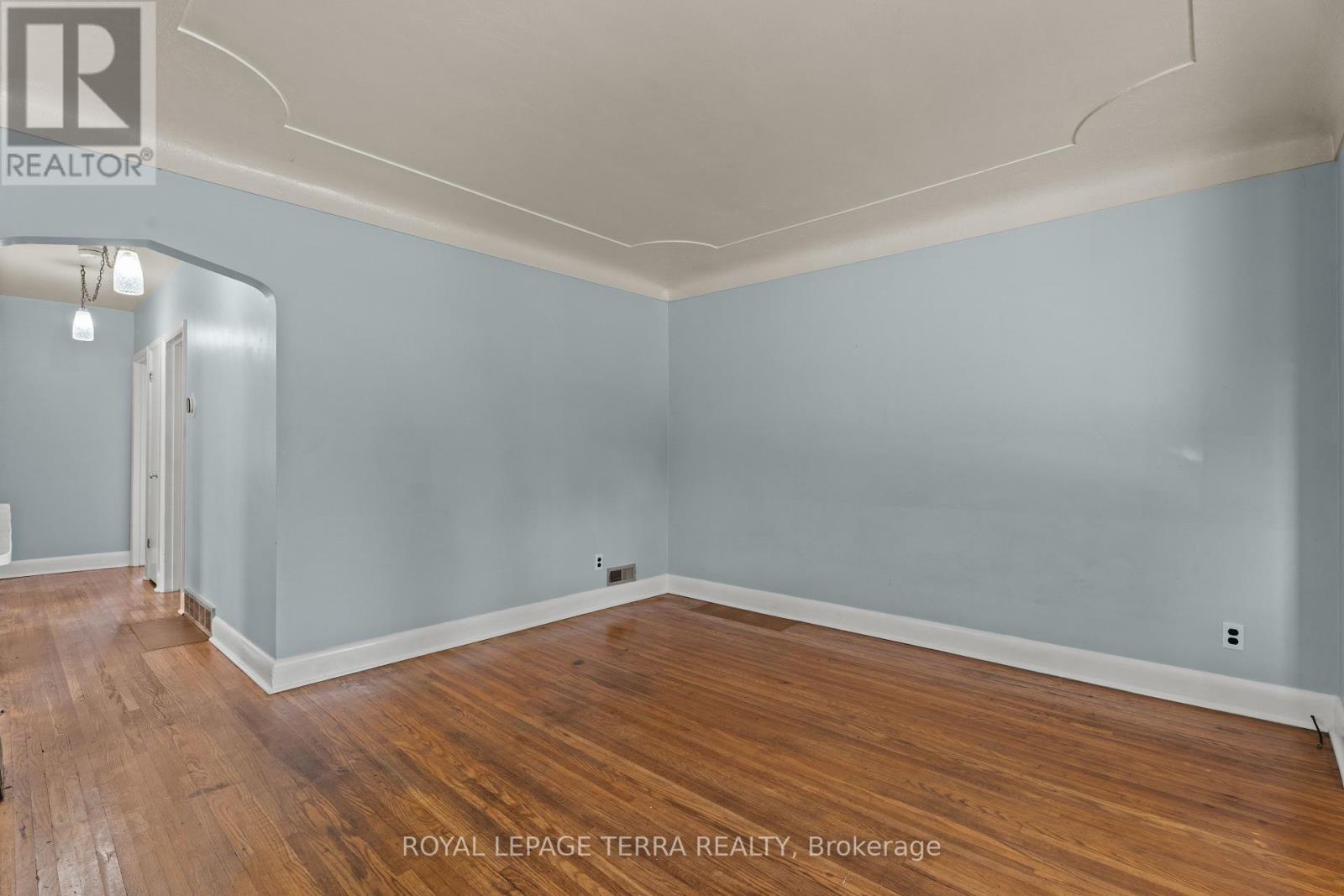 278 East 34th Street, Hamilton, Ontario  L8V 3W9 - Photo 8 - X12427872