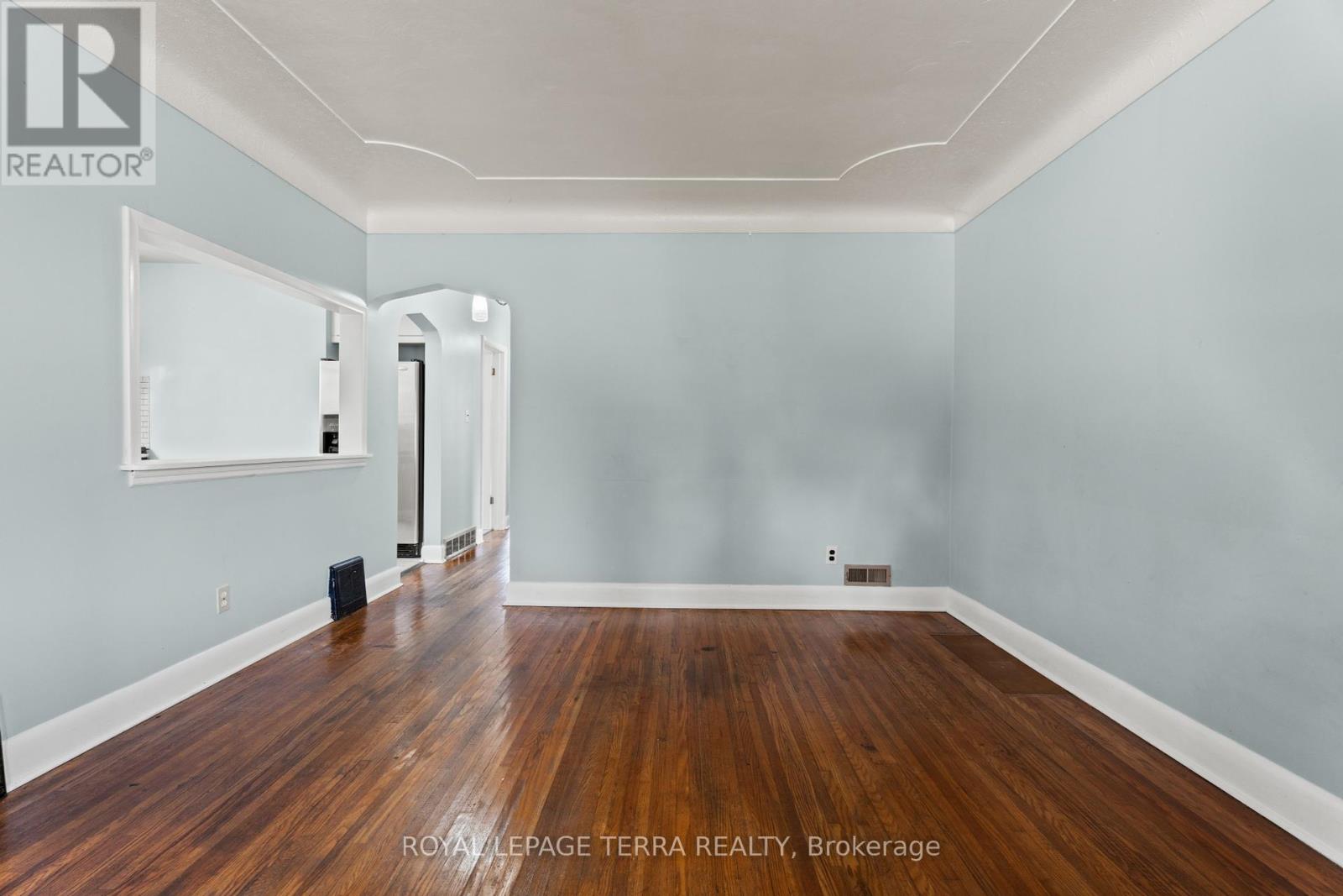 278 East 34th Street, Hamilton, Ontario  L8V 3W9 - Photo 9 - X12427872