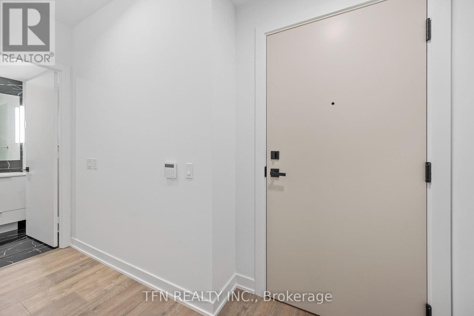 302 - 327 King Street W, Toronto, Ontario  M5V 0W7 - Photo 11 - C12427910