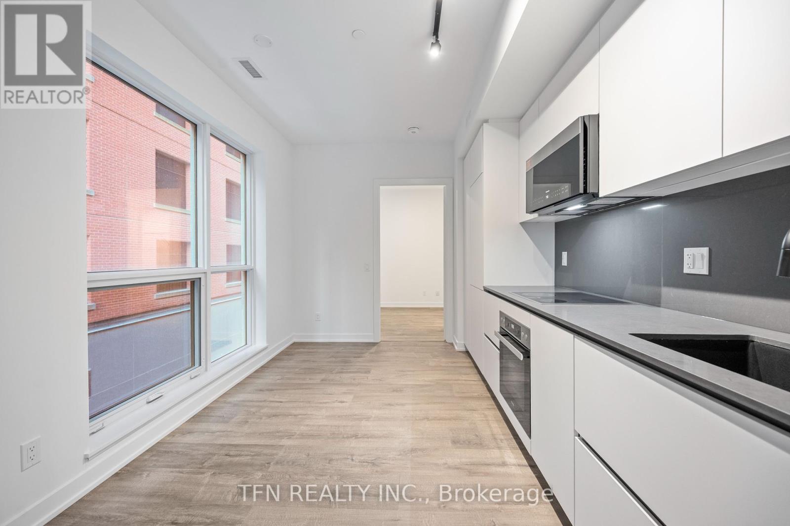 302 - 327 King Street W, Toronto, Ontario  M5V 0W7 - Photo 4 - C12427910