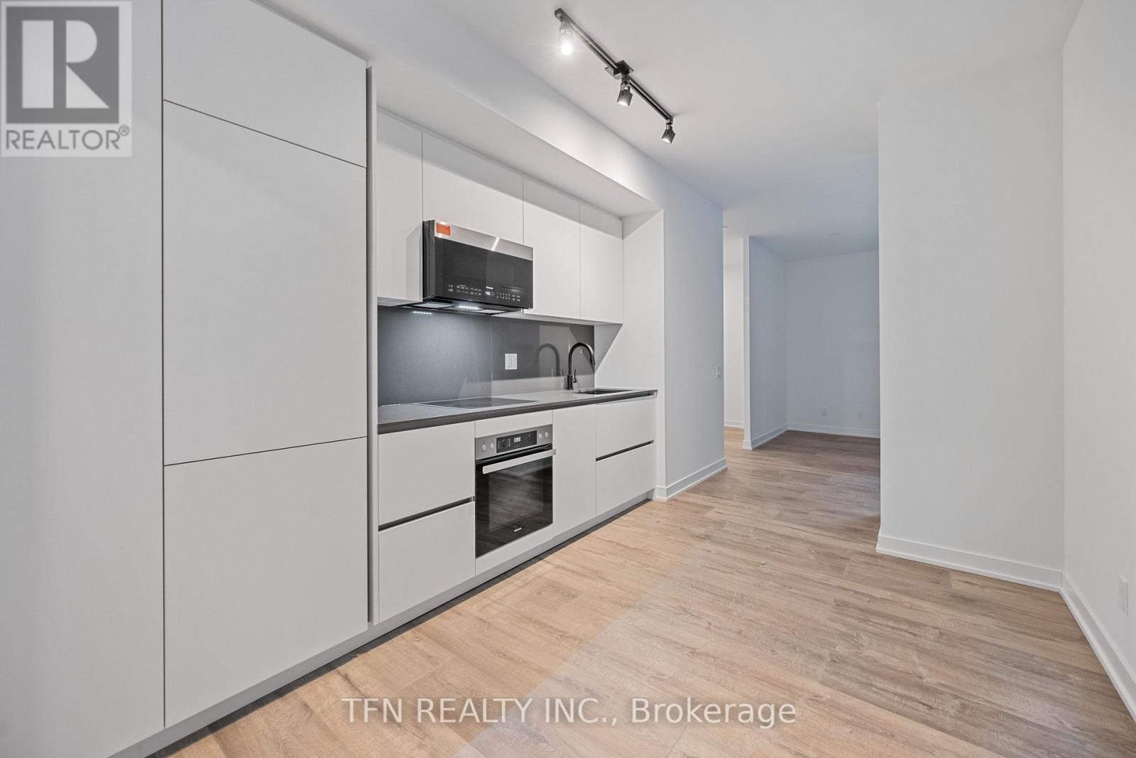 302 - 327 King Street W, Toronto, Ontario  M5V 0W7 - Photo 6 - C12427910