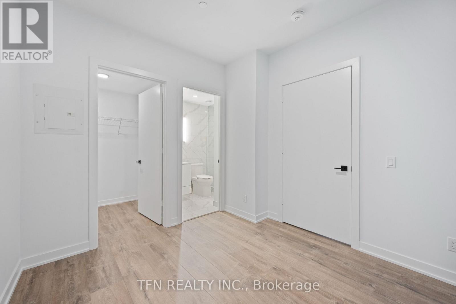 302 - 327 King Street W, Toronto, Ontario  M5V 0W7 - Photo 8 - C12427910