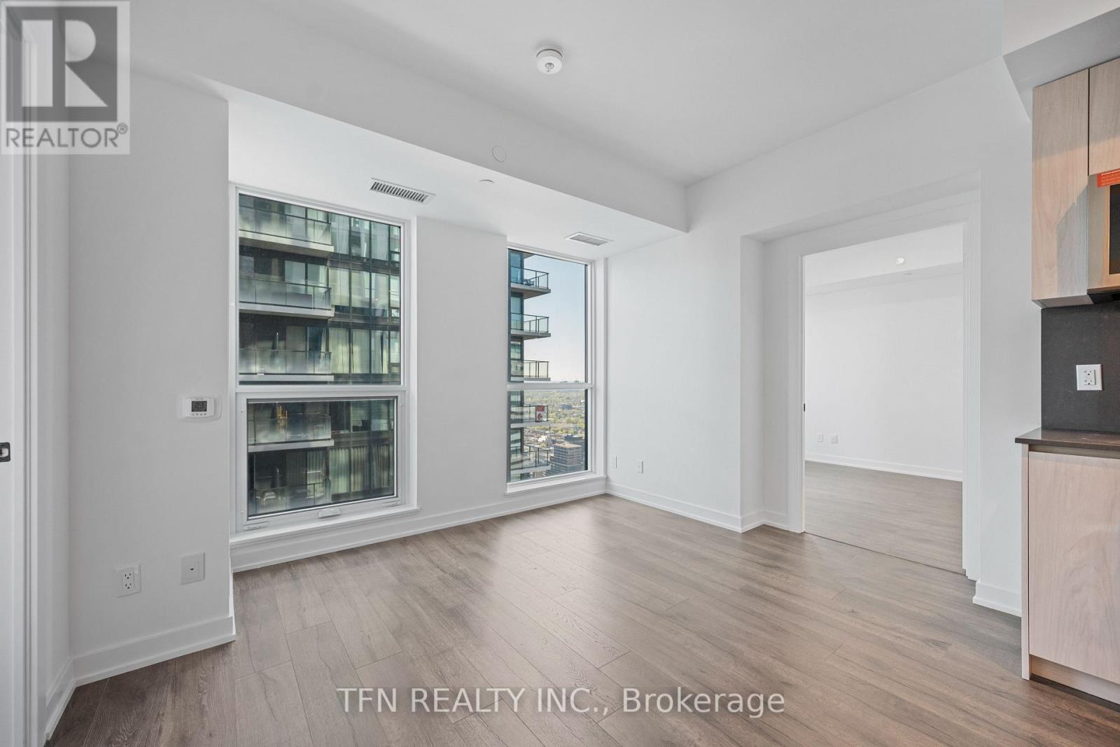 4404 - 327 King Street W, Toronto, Ontario  M5V 0W7 - Photo 2 - C12427911