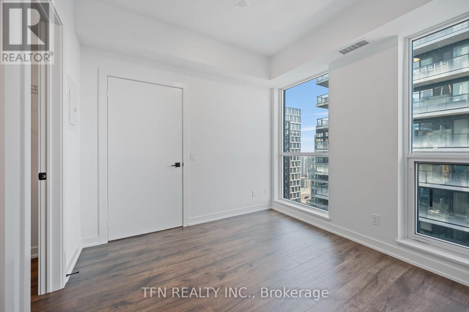 4404 - 327 King Street W, Toronto, Ontario  M5V 0W7 - Photo 7 - C12427911