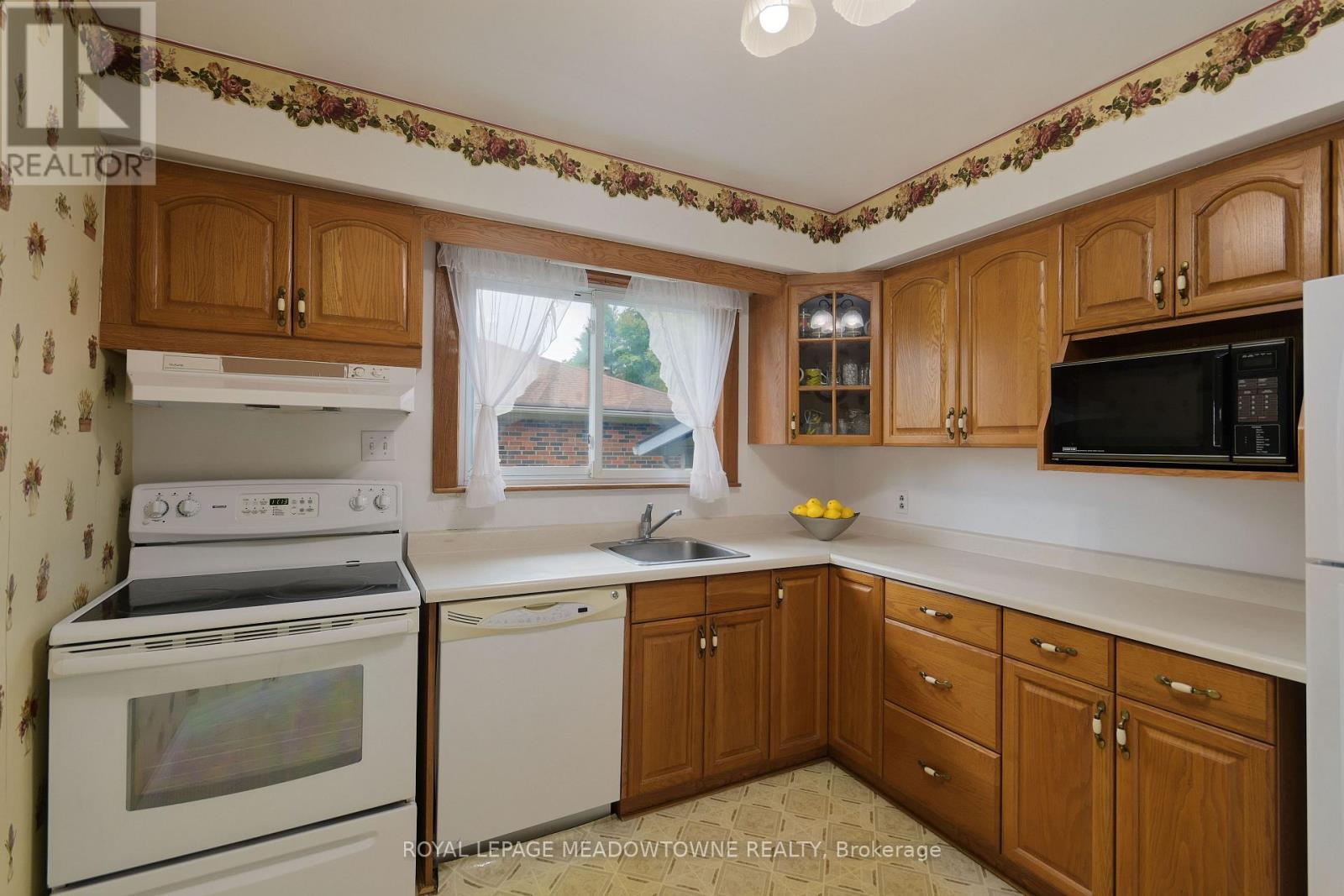 36 Hewson Crescent, Halton Hills, Ontario  L7G 2N9 - Photo 11 - W12427898
