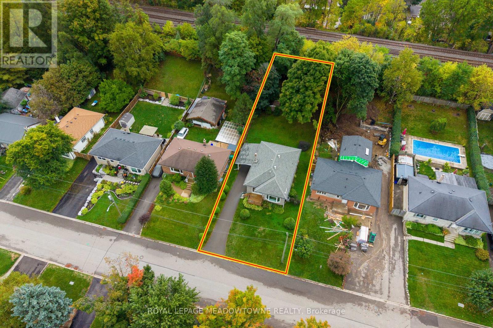 36 Hewson Crescent, Halton Hills, Ontario  L7G 2N9 - Photo 4 - W12427898