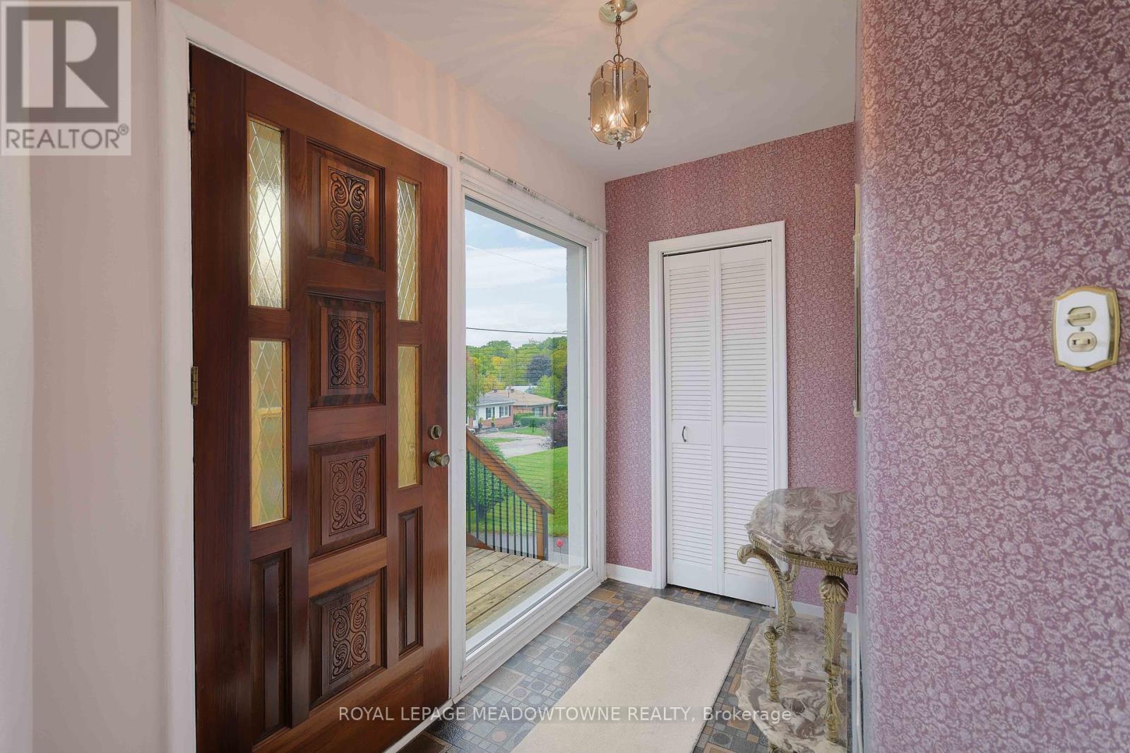 36 Hewson Crescent, Halton Hills, Ontario  L7G 2N9 - Photo 6 - W12427898