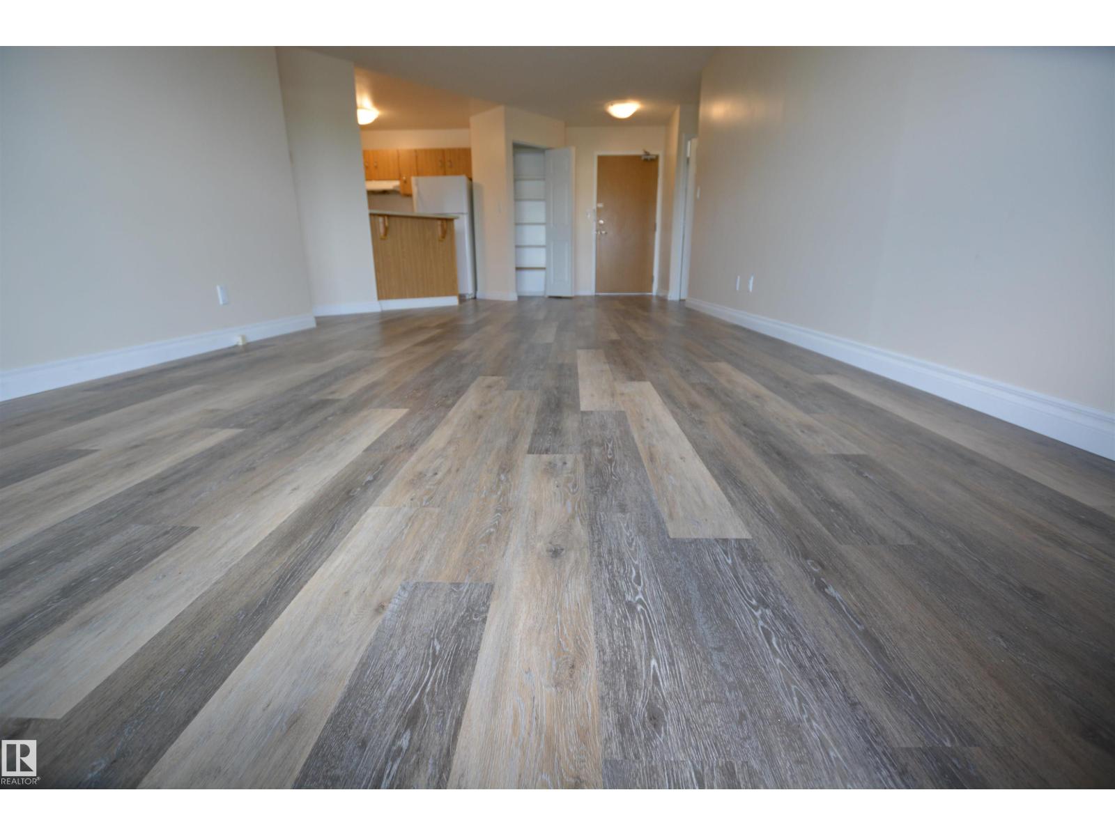 #304 10511 19 Av Nw, Edmonton, Alberta  T6J 5S8 - Photo 4 - E4459590