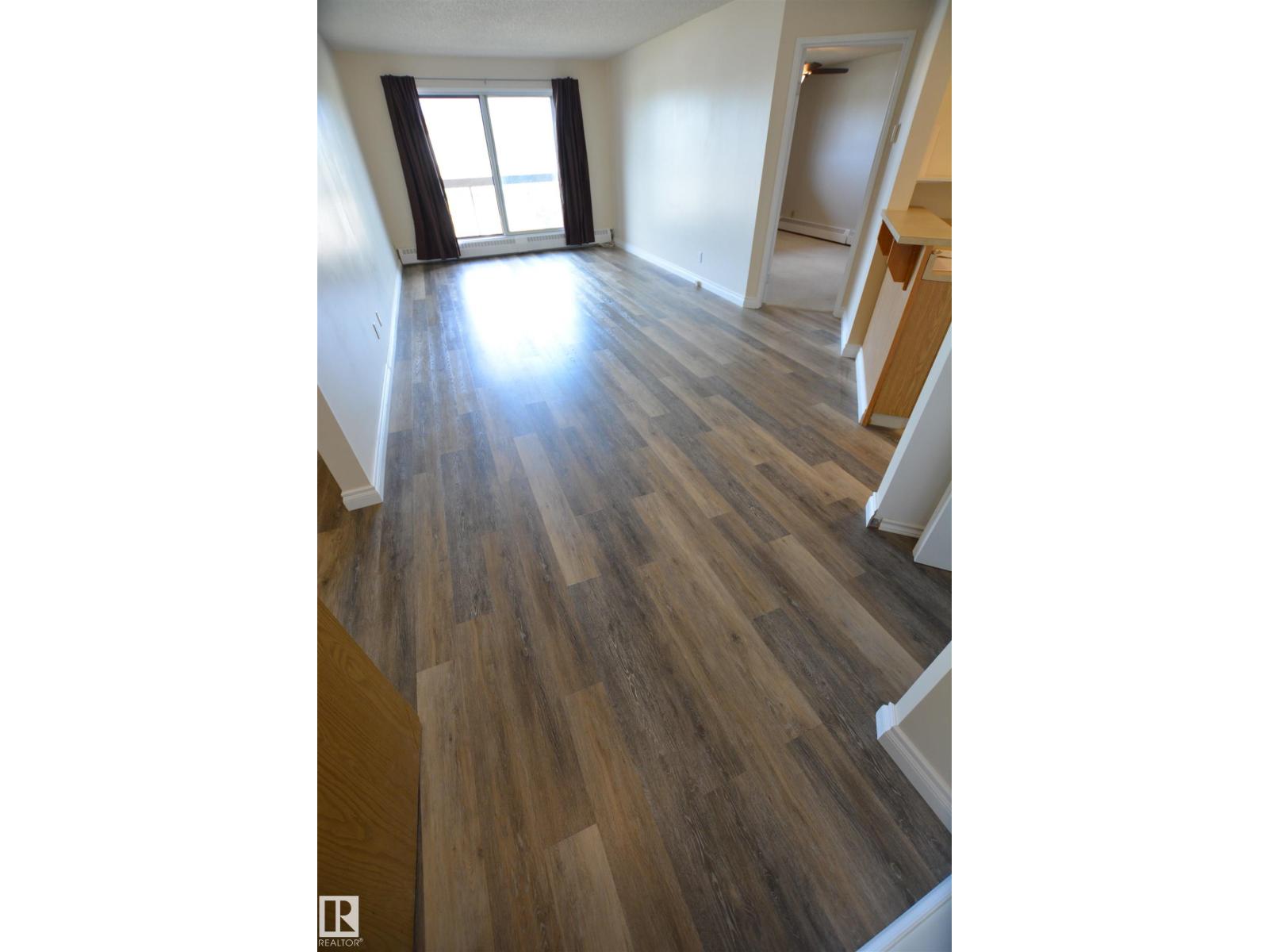 #304 10511 19 Av Nw, Edmonton, Alberta  T6J 5S8 - Photo 3 - E4459590