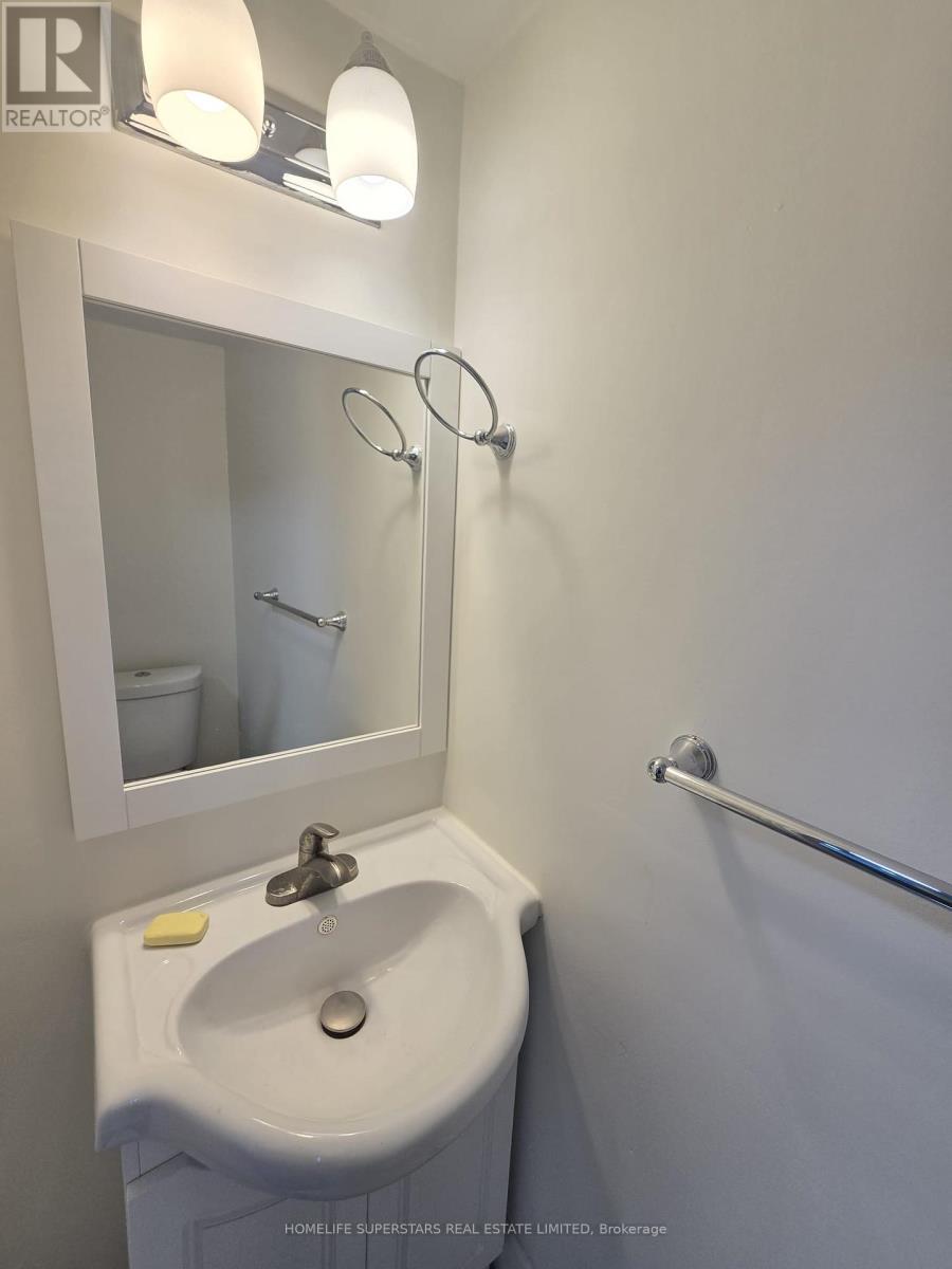 17 Heatherside Court, Brampton, Ontario  L6S 1N9 - Photo 10 - W12427916