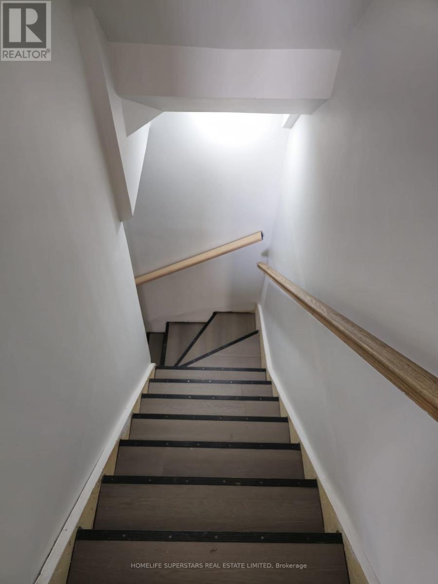 17 Heatherside Court, Brampton, Ontario  L6S 1N9 - Photo 21 - W12427916