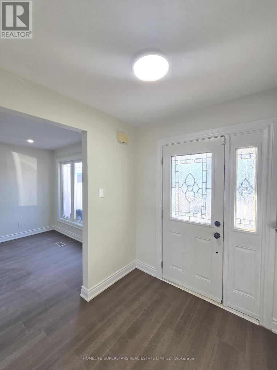 17 Heatherside Court, Brampton, Ontario  L6S 1N9 - Photo 3 - W12427916