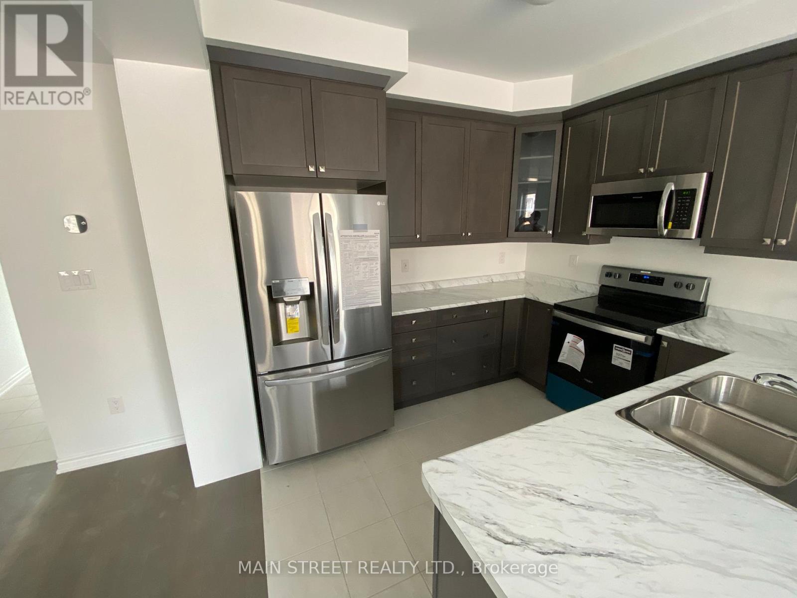 785 Whitlock Avenue, Milton, Ontario  L9E 1S5 - Photo 5 - W12427918