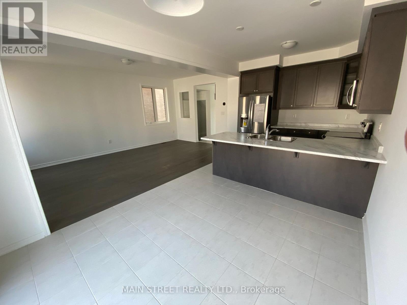 785 Whitlock Avenue, Milton, Ontario  L9E 1S5 - Photo 6 - W12427918