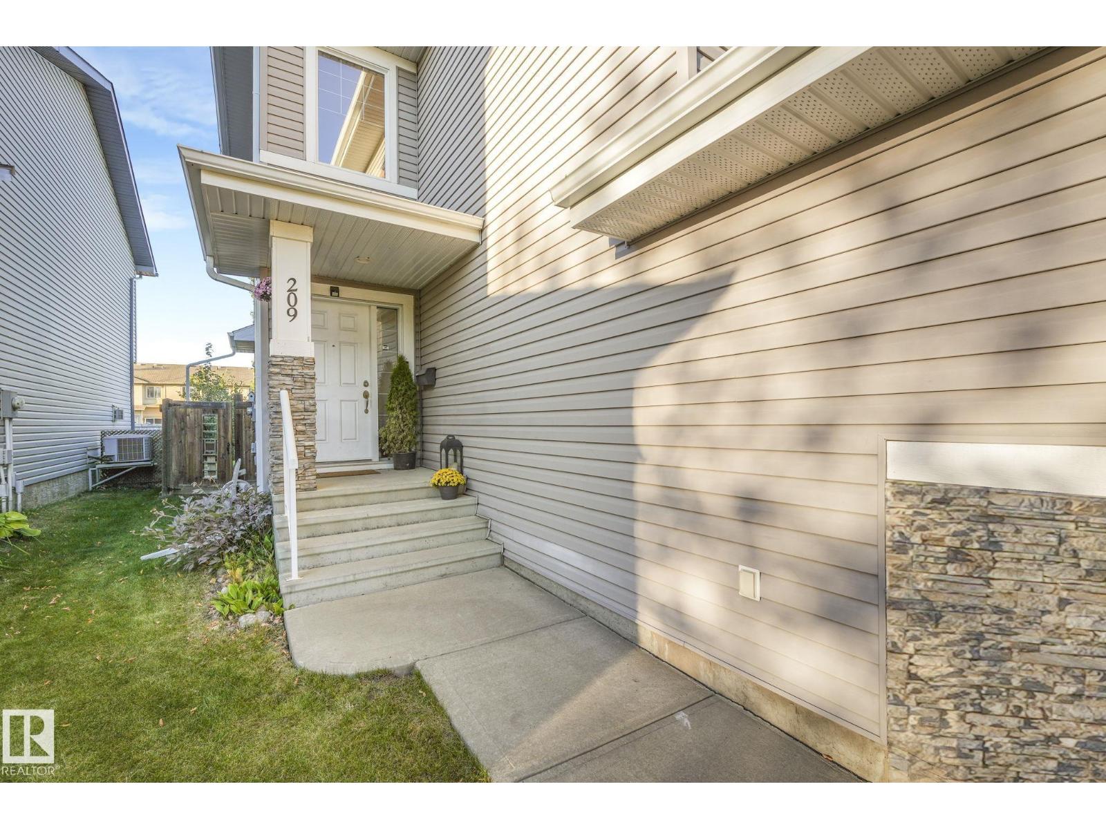209 Silverstone Cr, Stony Plain, Alberta  T7Z 0E8 - Photo 3 - E4459595
