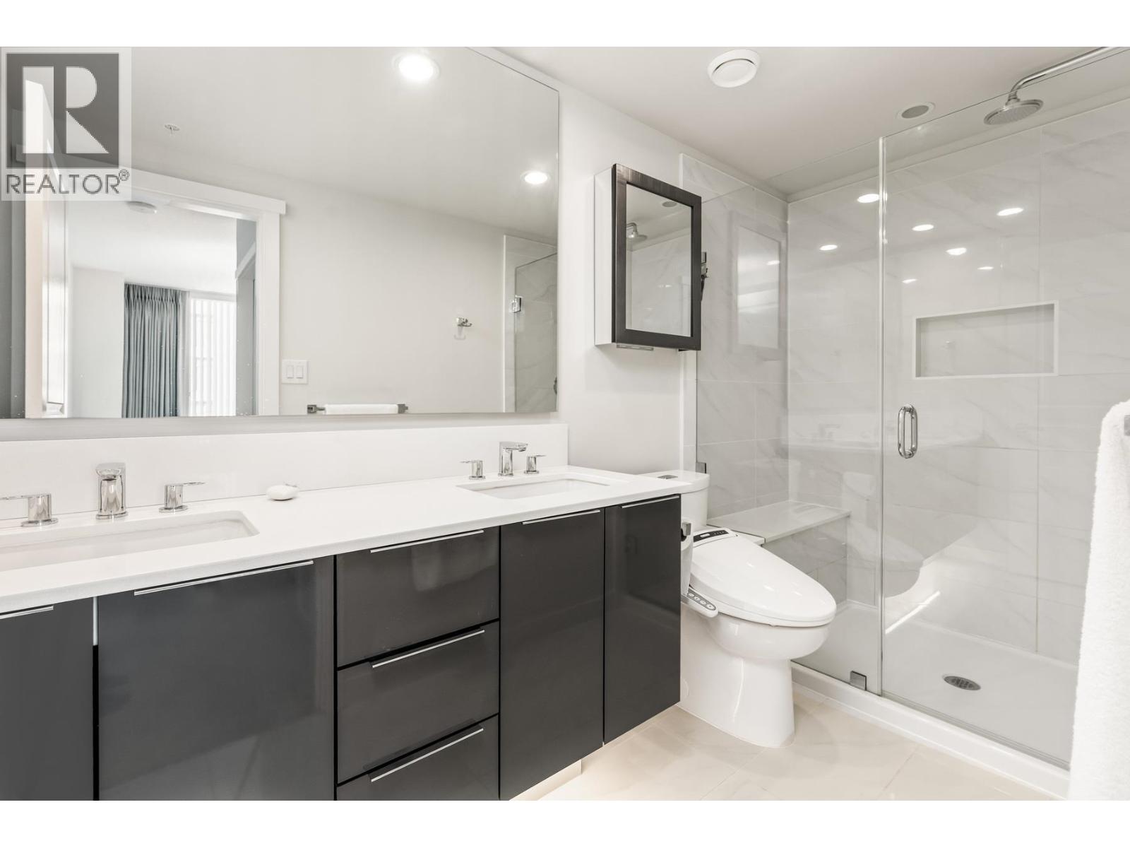 2401 3100 Windsor Gate, Coquitlam, British Columbia  V3B 0P3 - Photo 15 - R3052440