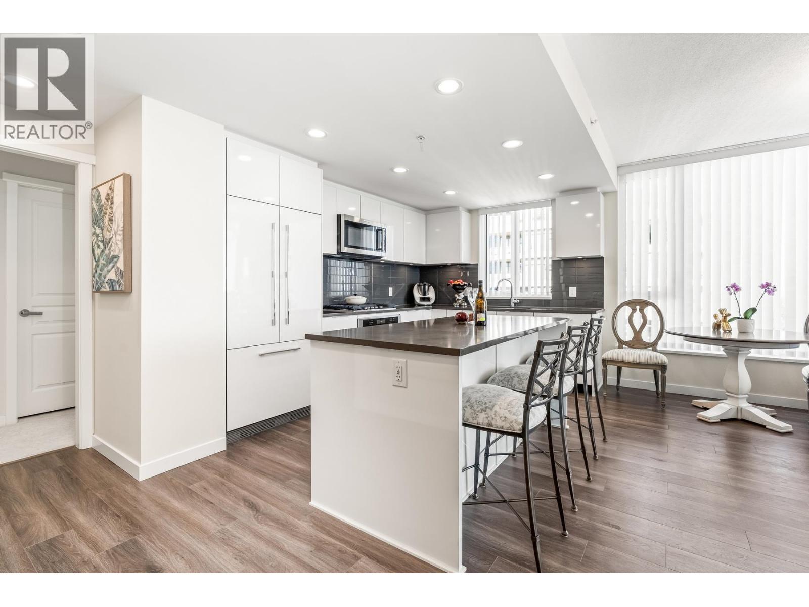 2401 3100 Windsor Gate, Coquitlam, British Columbia  V3B 0P3 - Photo 6 - R3052440