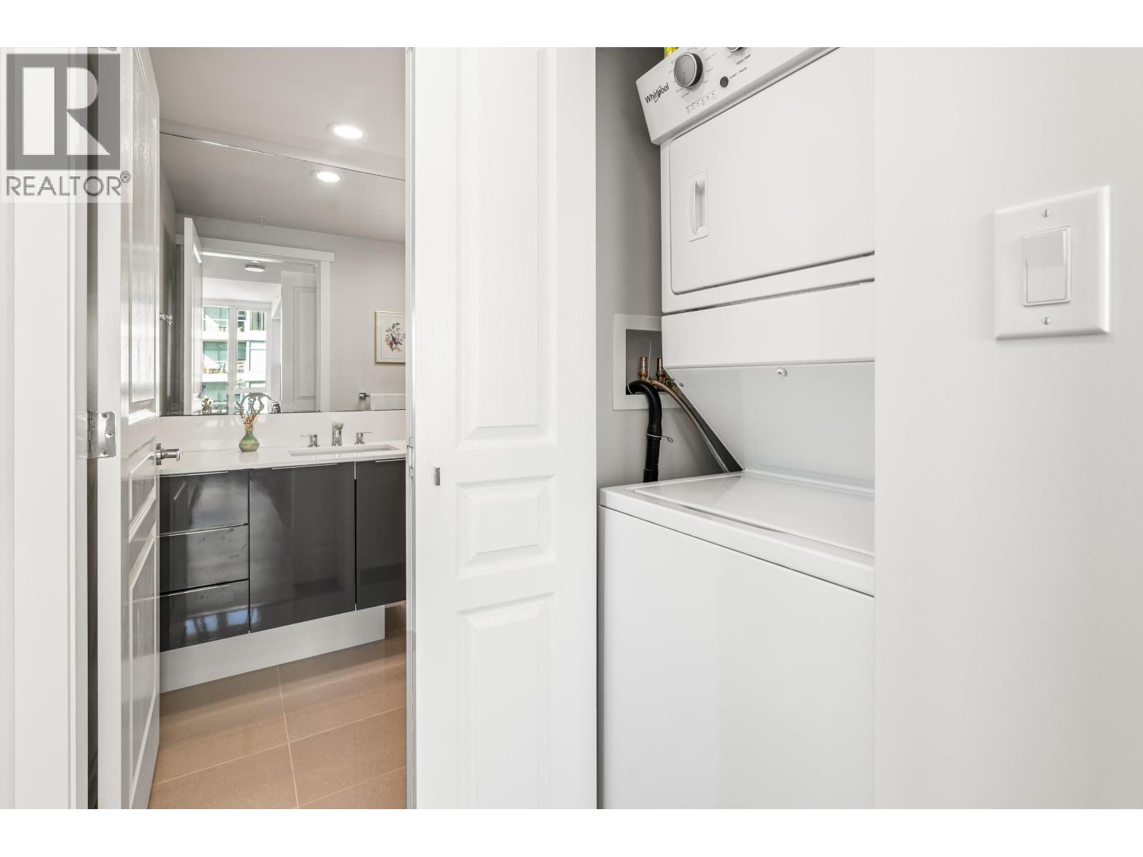 2401 3100 Windsor Gate, Coquitlam, British Columbia  V3B 0P3 - Photo 16 - R3052440