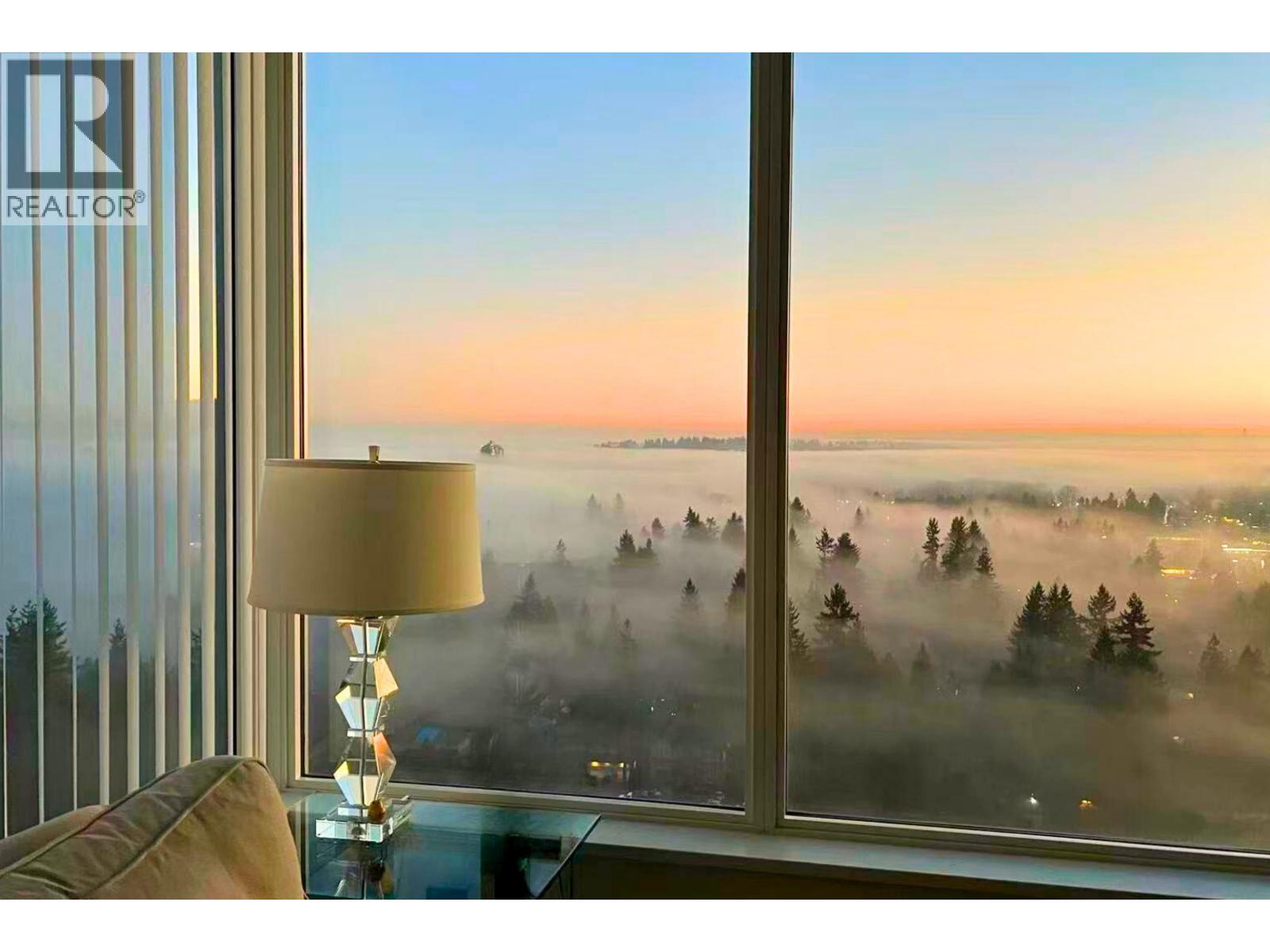2401 3100 Windsor Gate, Coquitlam, British Columbia  V3B 0P3 - Photo 2 - R3052440