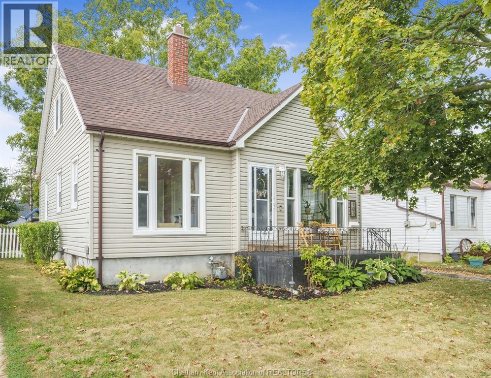 MLS# 25024172: 103 McFadden AVENUE, Chatham, Canada