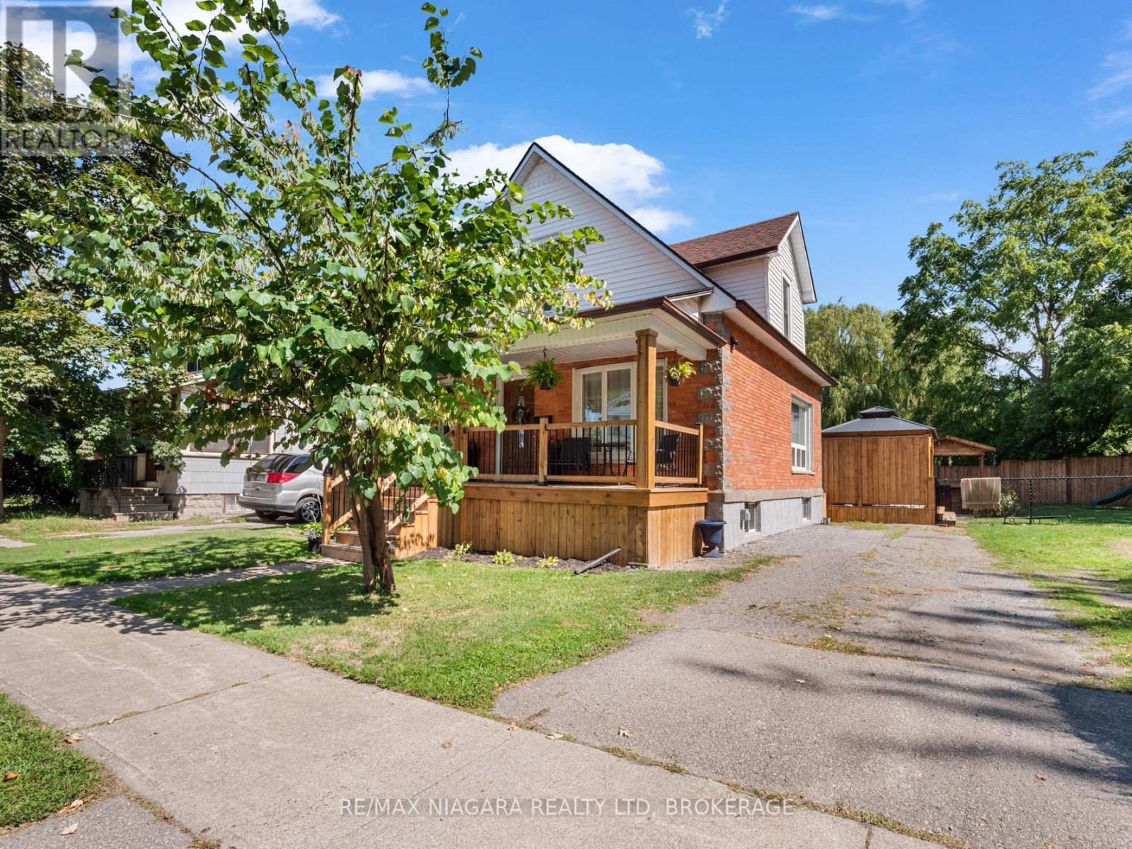 80 Robinson Street, Fort Erie, Ontario  L2A 4B3 - Photo 2 - X12398686