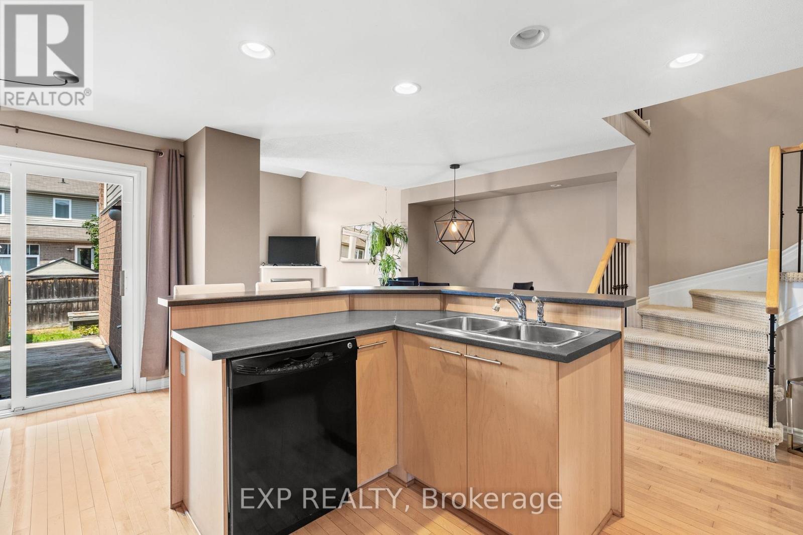 485 Grey Seal Circle, Ottawa, Ontario  K1V 2H7 - Photo 10 - X12427961