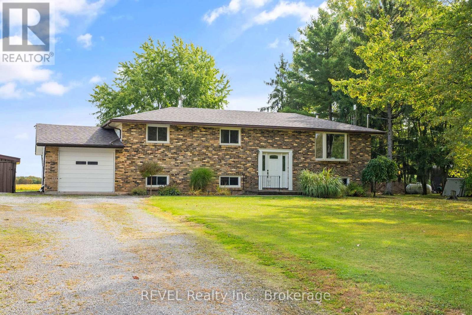 1506 Ott Road, Fort Erie, Ontario  L0S 1S0 - Photo 2 - X12427941