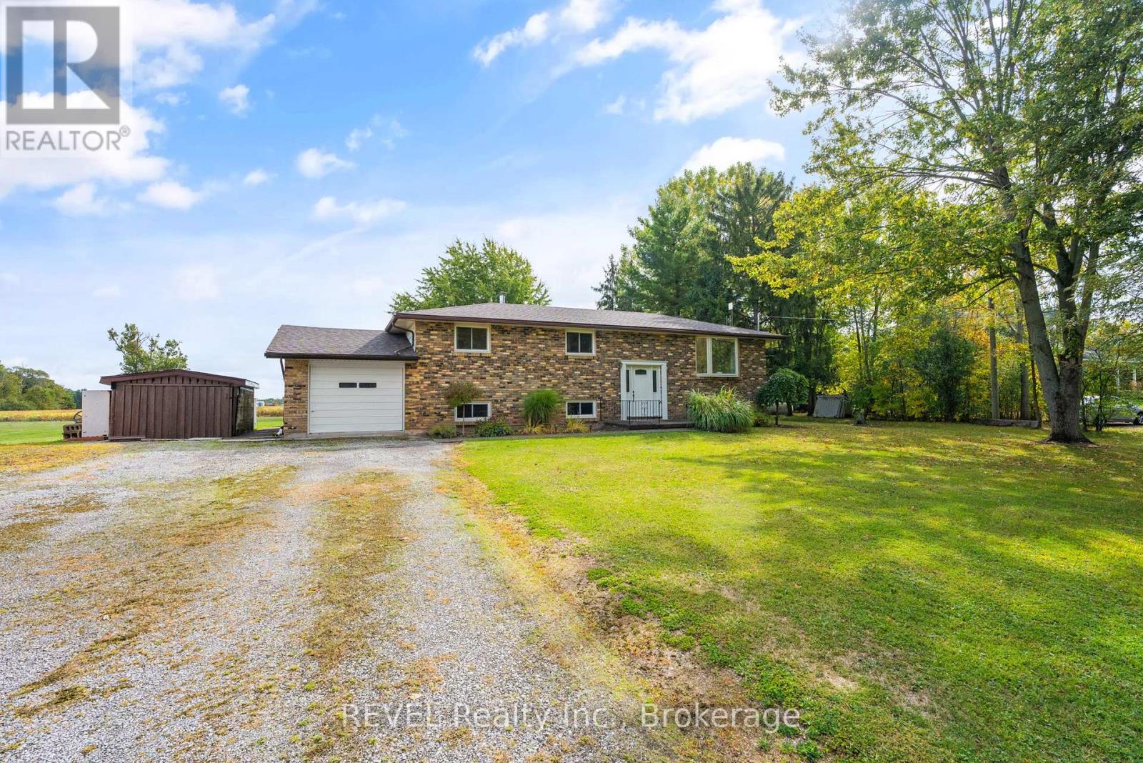 1506 Ott Road, Fort Erie, Ontario  L0S 1S0 - Photo 3 - X12427941