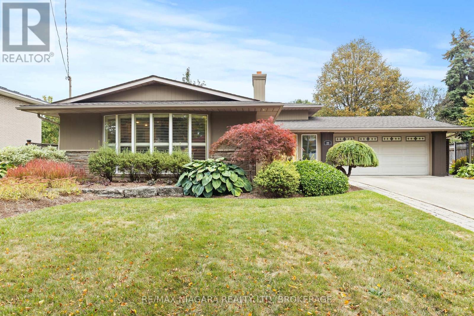 22 Royal York Road, St. Catharines (Lakeshore), Ontario  L2N 2N6 - Photo 1 - X12427958