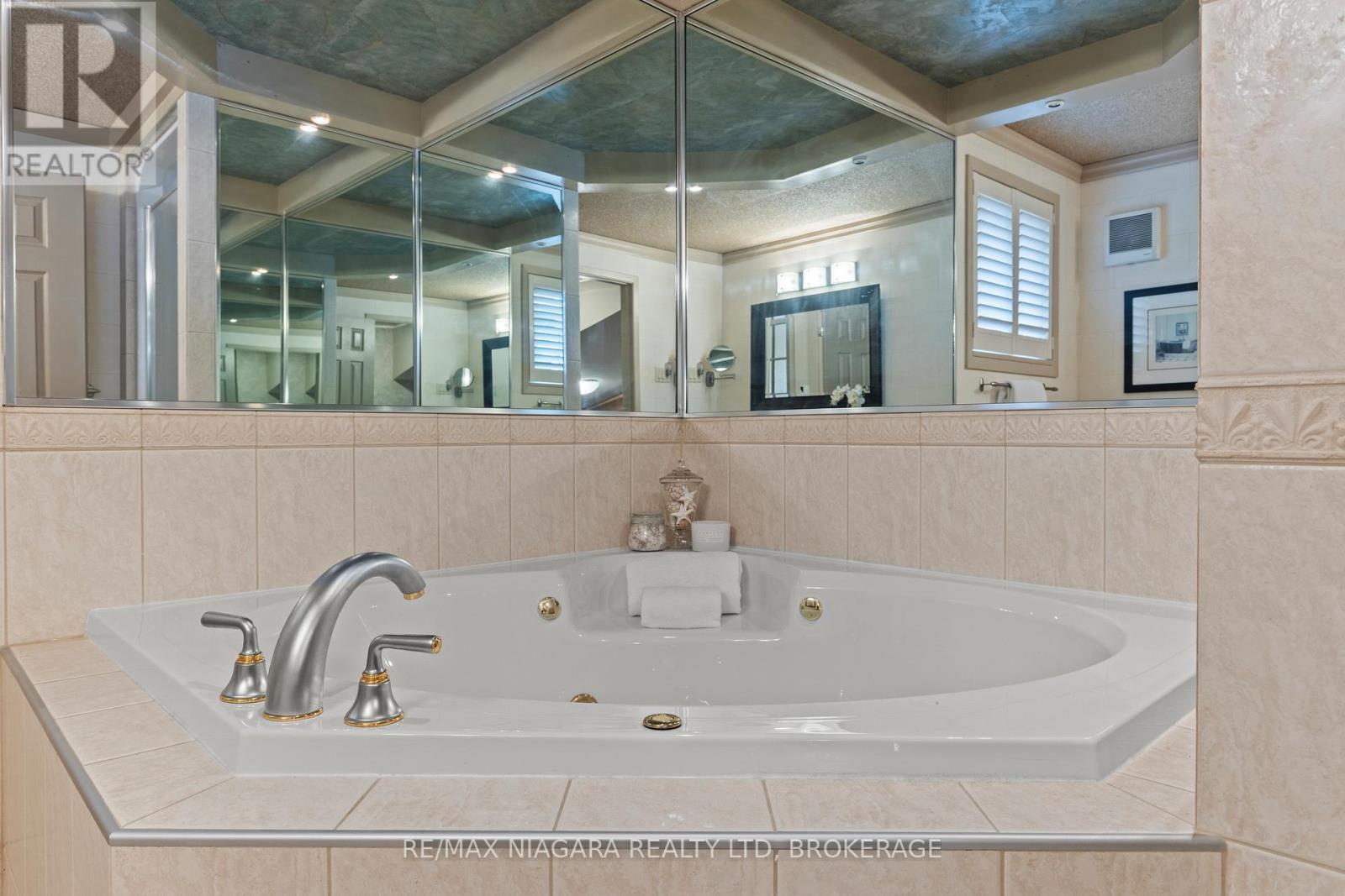 22 Royal York Road, St. Catharines (Lakeshore), Ontario  L2N 2N6 - Photo 27 - X12427958