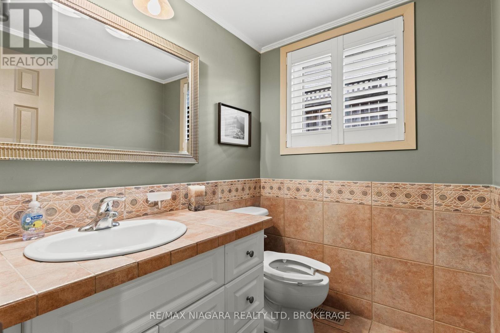 22 Royal York Road, St. Catharines (Lakeshore), Ontario  L2N 2N6 - Photo 34 - X12427958