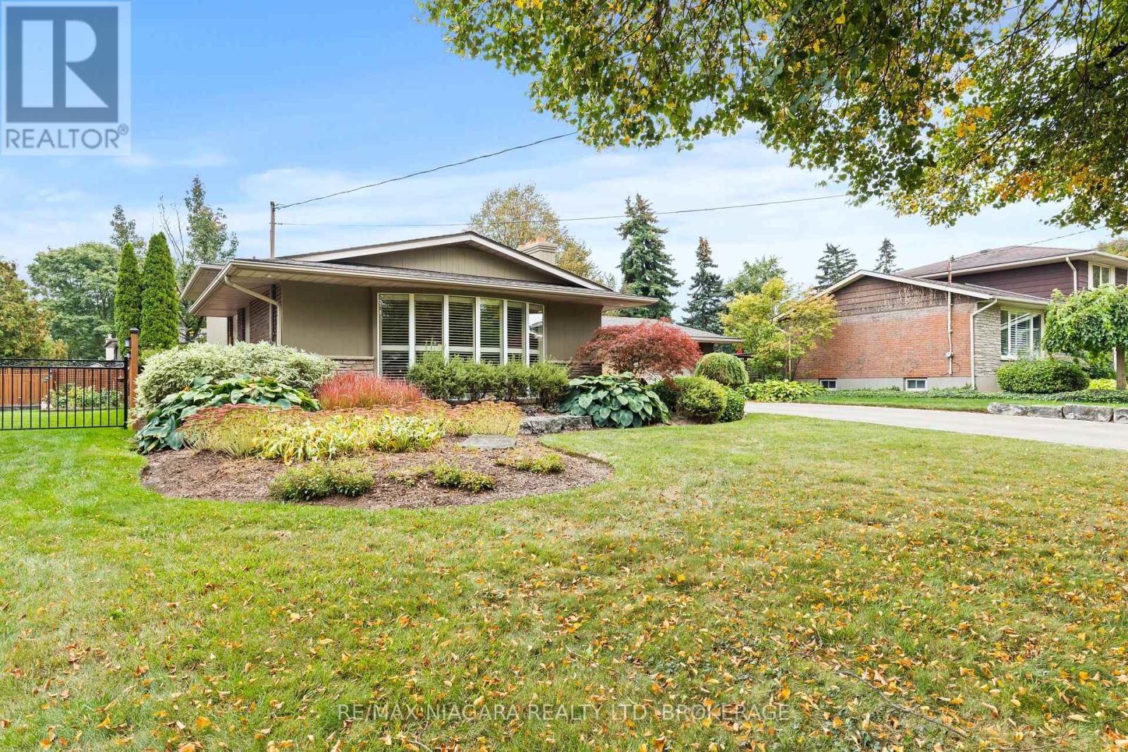 22 Royal York Road, St. Catharines (Lakeshore), Ontario  L2N 2N6 - Photo 4 - X12427958