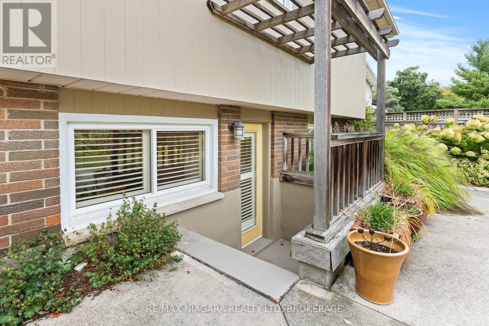 22 Royal York Road, St. Catharines (Lakeshore), Ontario  L2N 2N6 - Photo 41 - X12427958