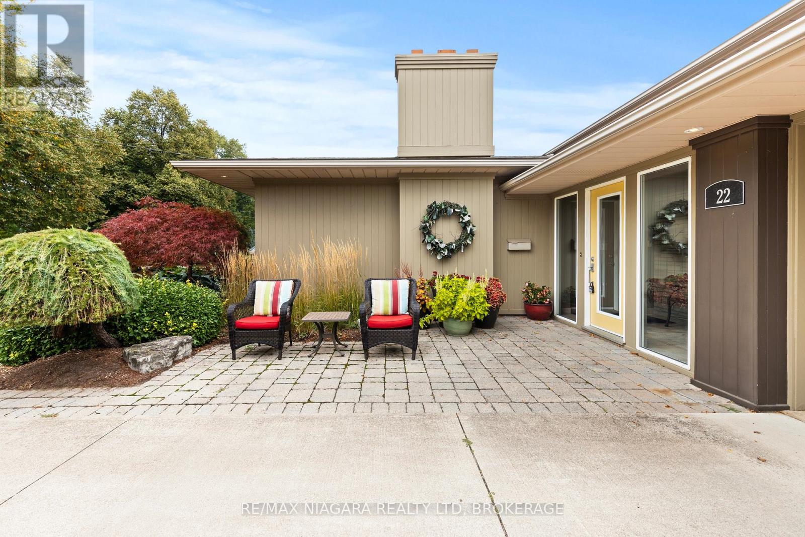 22 Royal York Road, St. Catharines (Lakeshore), Ontario  L2N 2N6 - Photo 5 - X12427958