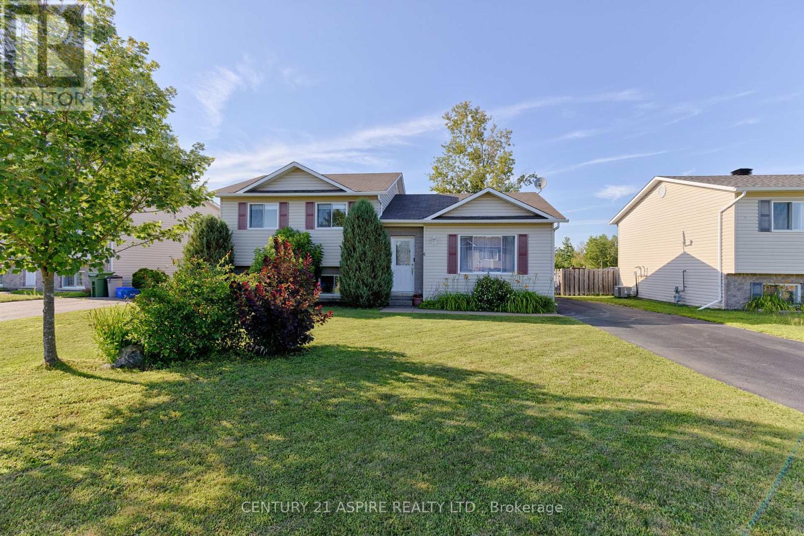 6 GERALD AVENUE, Petawawa, Ontario